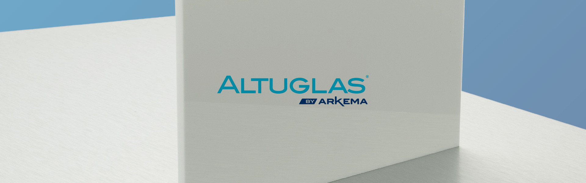 Акция на белый экструдированный акрил ALTUGLAS 3 мм – 30,35 € за м.кв